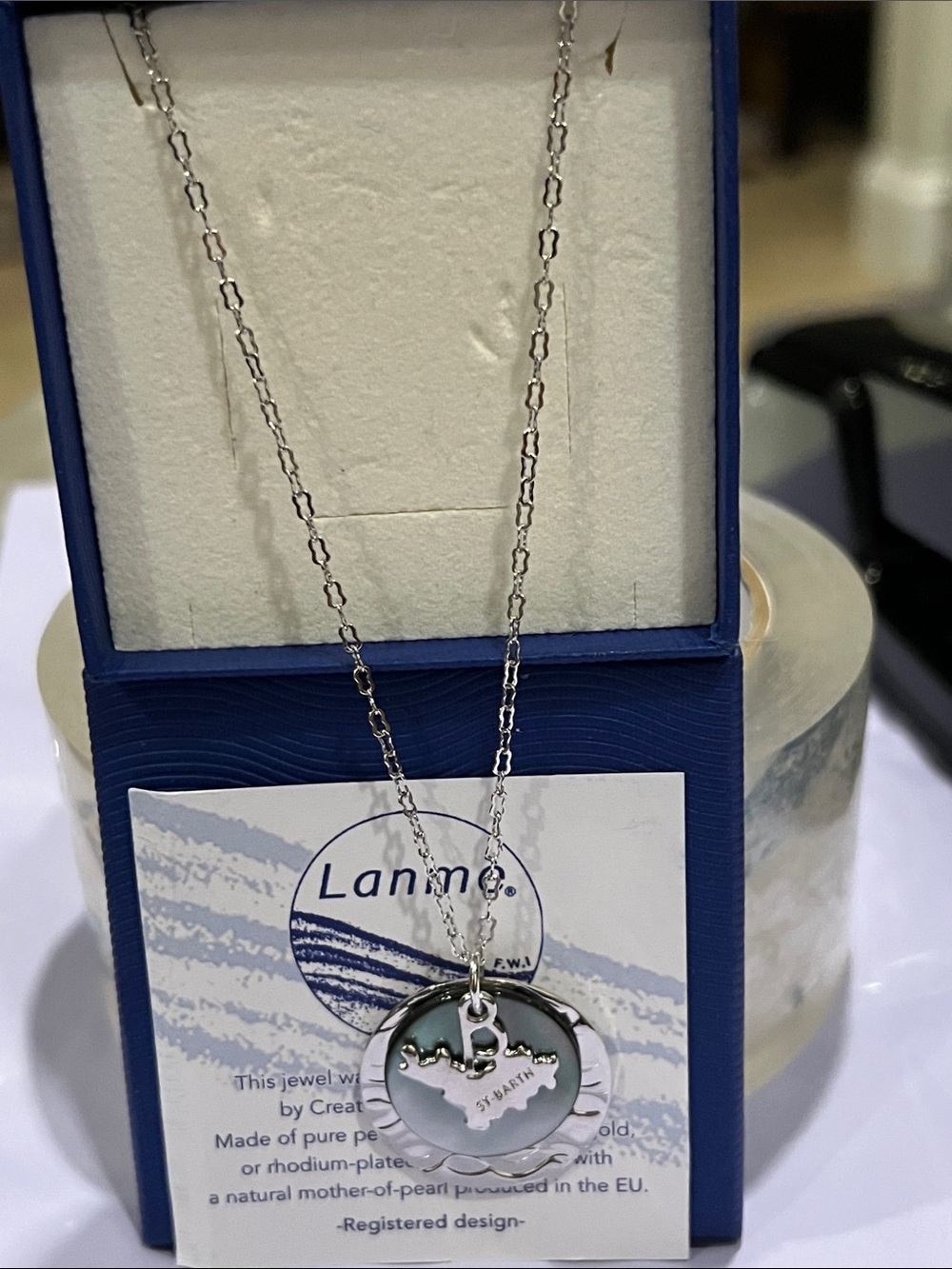 St Barts Caribbean island Lammé Mother-of-Pearl Pendant Necklace w/ Original Box